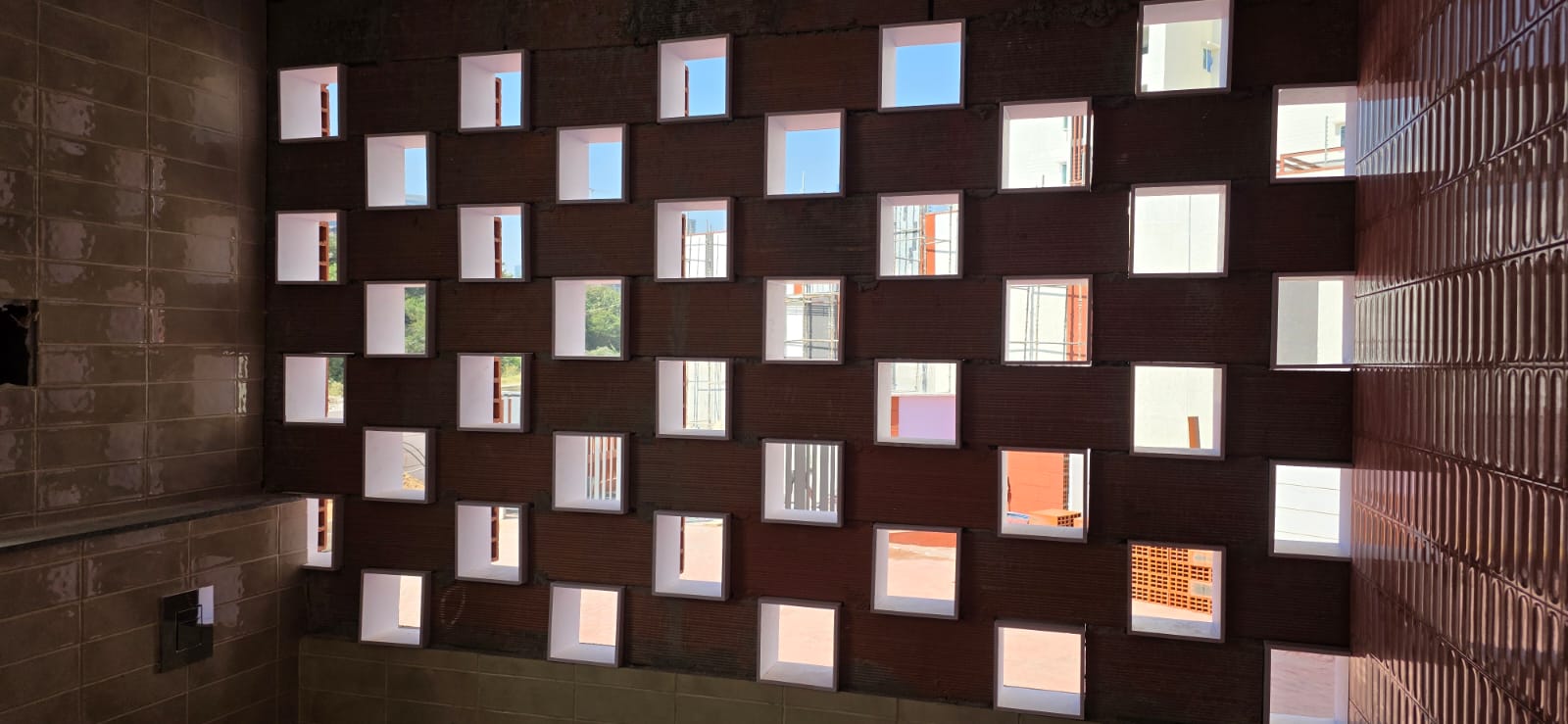 Decorative brick pattern wall construction with precision masonry
