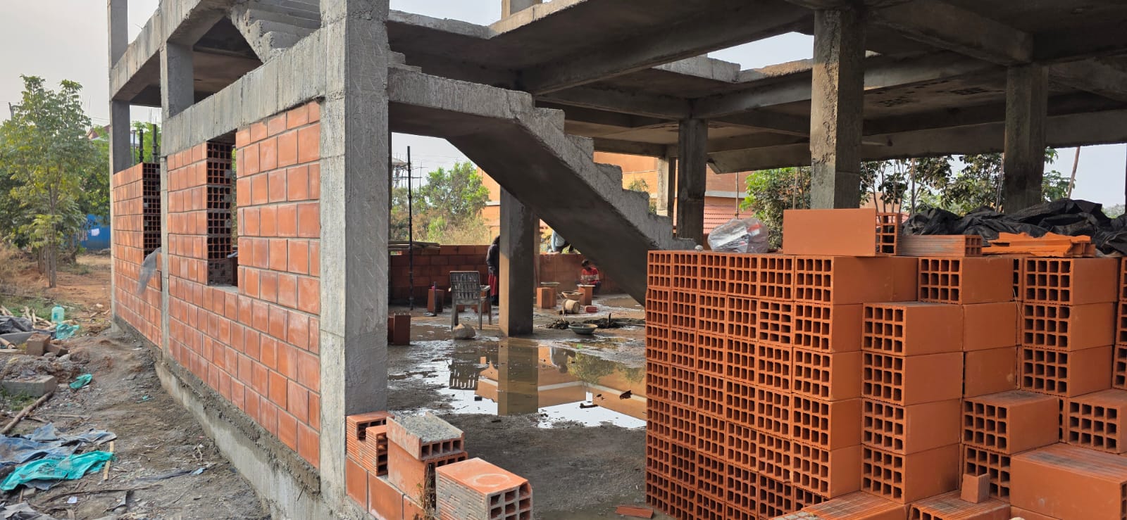Porotherm wall construction showing layered brickwork